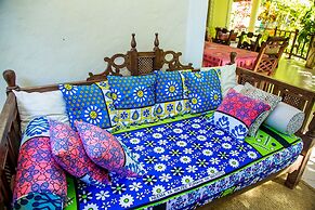 3 Bed Cottage Sleeps 6- Pool, Chef Option, Parking