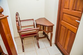 3 Bed Cottage Sleeps 6- Pool, Chef Option, Parking