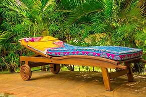 3 Bed Cottage Sleeps 6- Pool, Chef Option, Parking