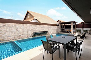Luxury Pool villa C16 - 4BR 8-10 Persons