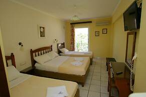 Village Inn Studios & Family Apartments