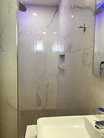 Village Inn Studios & Family Apartments