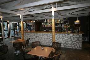 Village Inn Studios & Family Apartments