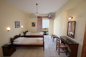 Village Inn Studios & Family Apartments