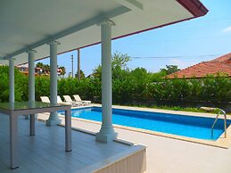 Dalyandreams Villa Sleeps12-pool-wifi-ac-parking