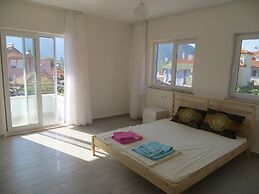 Dalyandreams Villa Sleeps12-pool-wifi-ac-parking