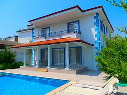 Dalyandreams Villa Sleeps12-pool-wifi-ac-parking