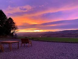 Woodhead Shepherds Hut - Sleeps 2 - Mailer Farm