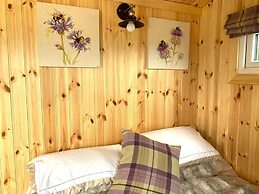 Woodhead Shepherds Hut - Sleeps 2 - Mailer Farm