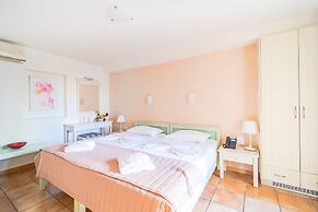 Melina Beach Hotel