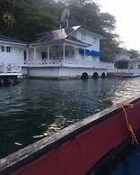 Tha Lagoon Spot