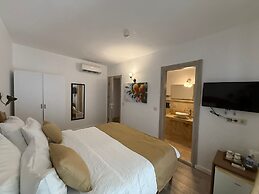 Alaçatı Otel Rebetiko