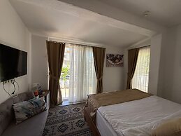 Alaçatı Otel Rebetiko