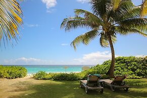 Stunning Beachfront 2-Bed Condo with Pool - Ocean One 204 by BSL Renta