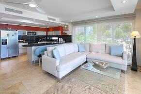 Stunning Beachfront 2-Bed Condo with Pool - Ocean One 204 by BSL Renta