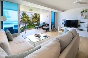 Stunning Beachfront 2-Bed Condo with Pool - Ocean One 204 by BSL Renta