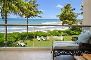 Stunning Beachfront 2-Bed Condo with Pool - Ocean One 204 by BSL Renta