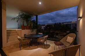 Two Bedroom Luxury Apartment by TuLuna