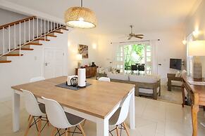 Large Townhouse with Plunge Pool, 3 mins from Beach - Turtle View 2 by