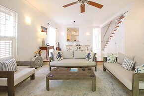 Large Townhouse with Plunge Pool, 3 mins from Beach - Turtle View 2 by