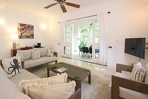 Large Townhouse with Plunge Pool, 3 mins from Beach - Turtle View 2 by