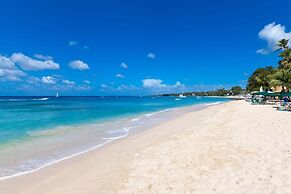 Large Townhouse with Plunge Pool, 3 mins from Beach - Turtle View 2 by