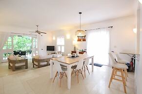 Large Townhouse with Plunge Pool, 3 mins from Beach - Turtle View 2 by