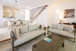 Large Townhouse with Plunge Pool, 3 mins from Beach - Turtle View 2 by