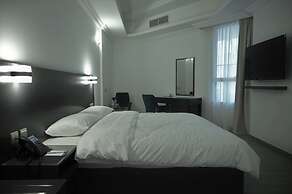 Garden City Hotel