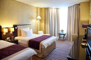 River Palace Hotel
