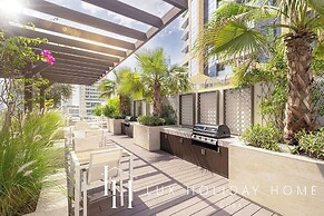 LUX Contemporary Suite Marina View 3