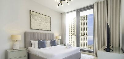 LUX Contemporary Suite Marina View 3