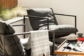 11 Enteka Acropolis Suites