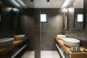 11 Enteka Acropolis Suites