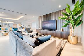 Ultra Luxurious 4 Bed Apartment