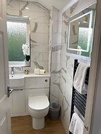 Leeward House - Donnini Apartments