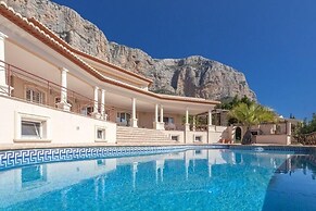 Luxury Villa With Pool and Spectacular View in Javea