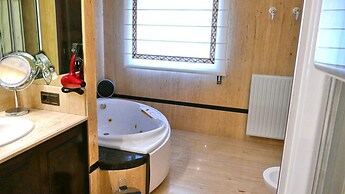 7 Rooms Chalet With Swimming Pool