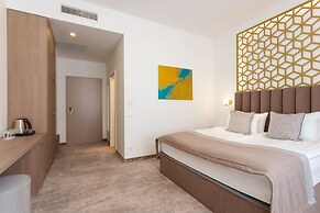 Mera Hotel