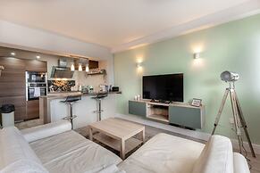 Stunning Clifton Flat in Amazing Central Location