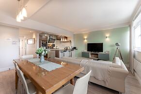 Stunning Clifton Flat in Amazing Central Location