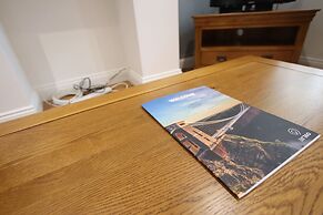 Charming Flat With Private Patio in Clifton