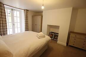 Charming Flat With Private Patio in Clifton