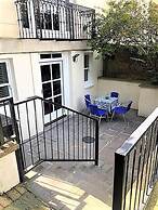 Charming Flat With Private Patio in Clifton