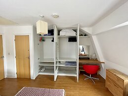 Bright 1 Double bed Apartment Near Cabot Circus
