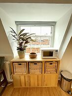 Bright 1 Double bed Apartment Near Cabot Circus
