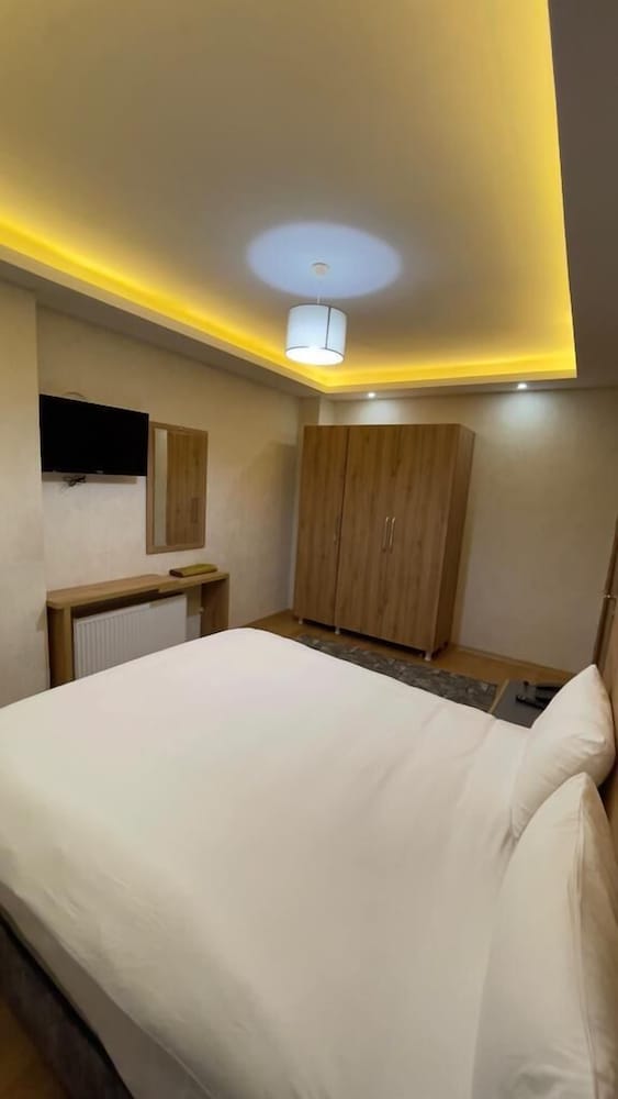 INDİANA HOTEL