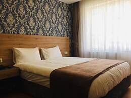 INDİANA HOTEL