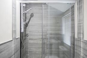Bedford Hospital Studio Apartment - Victoria D