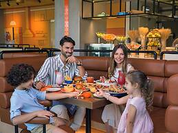 The WB Abu Dhabi, Curio Collection by Hilton